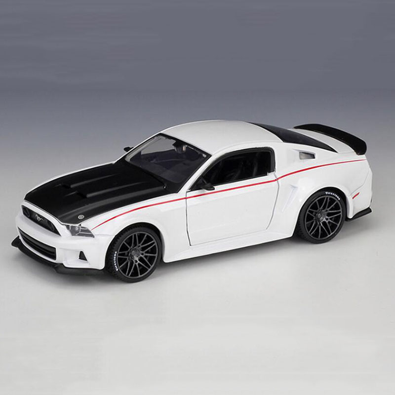 1:24 Scale Metal Alloy Classic Car Diecast Model 2014 Ford Mustang Street Racer Toy Collection Toy for Kid Child Home Decoration 1:24 Scale Metal Alloy Classic Car Diecast Model 2014 Ford Mustang Street Racer Toy Collection Toy for Kid Child Home Decoration