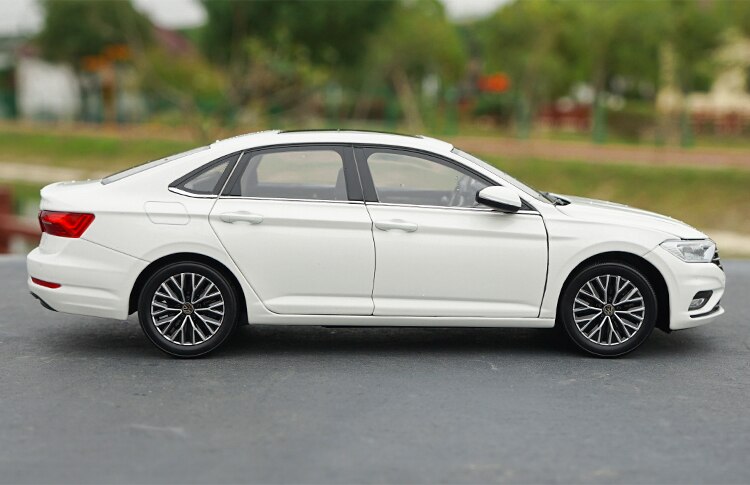 Die-cast 1:18 Scale 2019 New Faw Sagitar Simulation Alloy Car Model Home Furnishing Decorations Adult & Child Collection Gifts