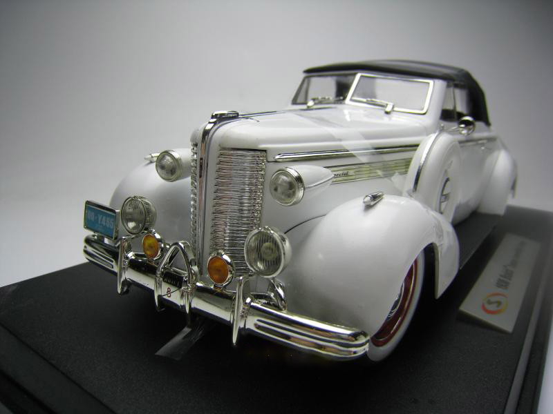 Diecast 1/18 Scale 1938 Buick Car Model Alloy Metal & Toy Vehicle Collection Collectible Souvenir Gift Display Boys Toys Show