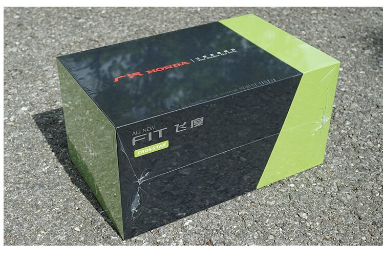 2021 Guangqi Honda New Fit Car Model 1/18 Scale Alloy Simulation Die-cast Collection Decoration Vehicle Adult Toy Car Souvenir 2021 Guangqi Honda New Fit Car Model 1/18 Scale Alloy Simulation Die-cast Collection Decoration Vehicle Adult Toy Car Souvenir