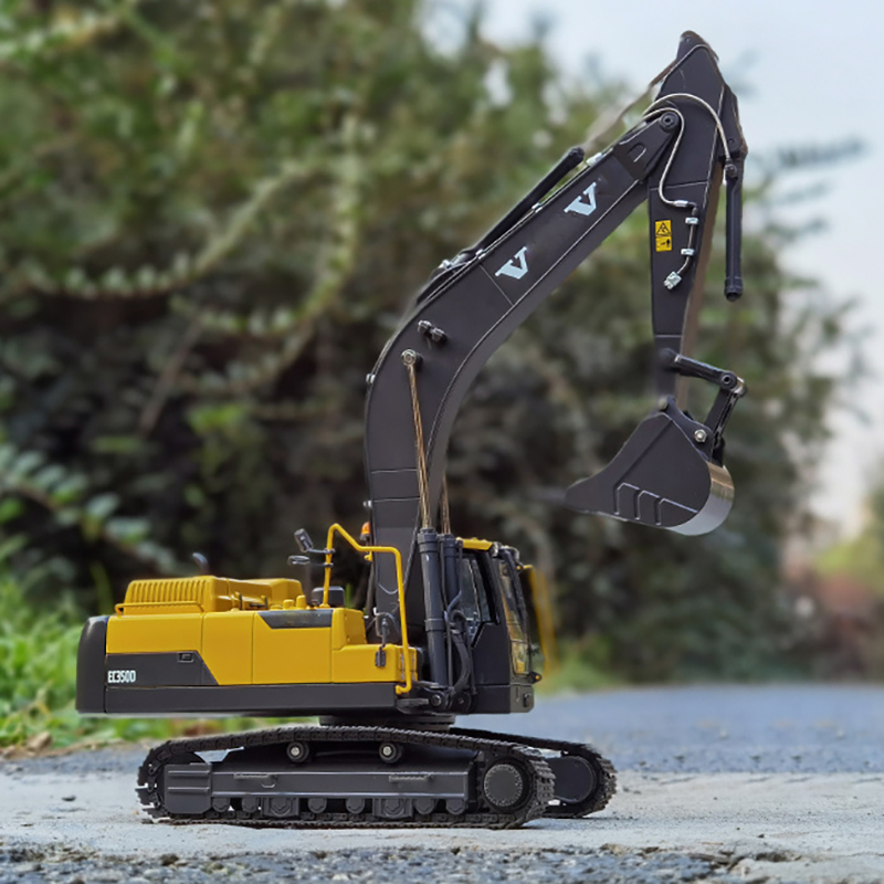 EC3500 Large Excavator 1:35 Simulation Alloy Excavator Engineering Vehicle Model Collection Static Ornaments Adult Gift Display