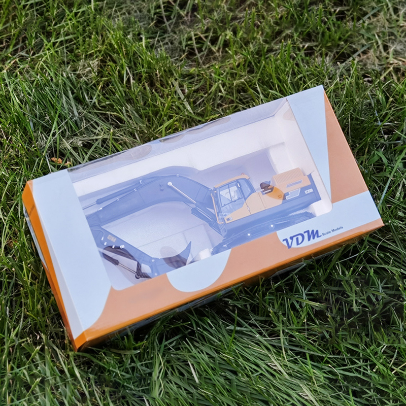 EC3500 Large Excavator 1:35 Simulation Alloy Excavator Engineering Vehicle Model Collection Static Ornaments Adult Gift Display