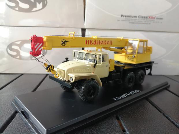 Die-casting Alloy 1:43 Scale Former Soviet Union Ural KS3574 Crane Simulation Alloy Collection Car Model Home Bar Decoration Hot