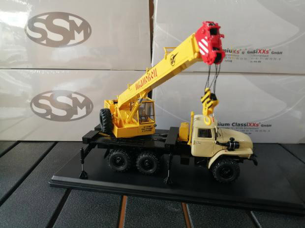 Die-casting Alloy 1:43 Scale Former Soviet Union Ural KS3574 Crane Simulation Alloy Collection Car Model Home Bar Decoration Hot