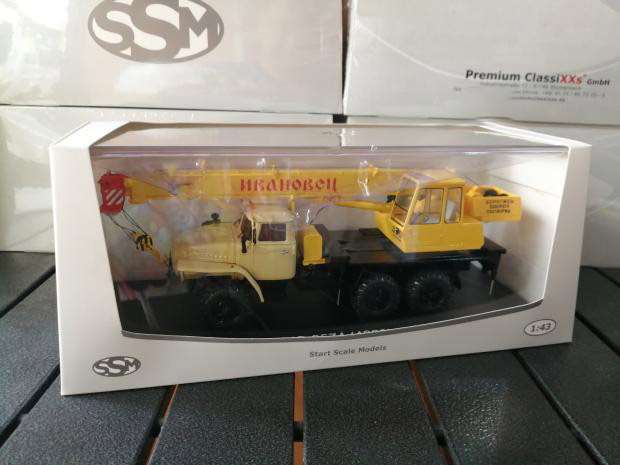 Die-casting Alloy 1:43 Scale Former Soviet Union Ural KS3574 Crane Simulation Alloy Collection Car Model Home Bar Decoration Hot