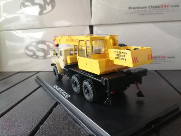 Die-casting Alloy 1:43 Scale Former Soviet Union Ural KS3574 Crane Simulation Alloy Collection Car Model Home Bar Decoration Hot