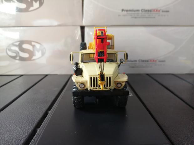 Die-casting Alloy 1:43 Scale Former Soviet Union Ural KS3574 Crane Simulation Alloy Collection Car Model Home Bar Decoration Hot