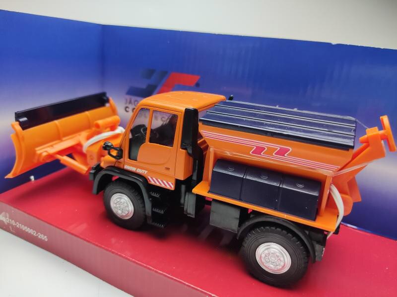 Diecast 1/40 Scale Snow Sweeper Model Alloy Plastic Snow Shovel Engineering Vehicle Model Boy Toy Vehicle Collection Souvenir Diecast 1/40 Scale Snow Sweeper Model Alloy Plastic Snow Shovel Engineering Vehicle Model Boy Toy Vehicle Collection Souvenir