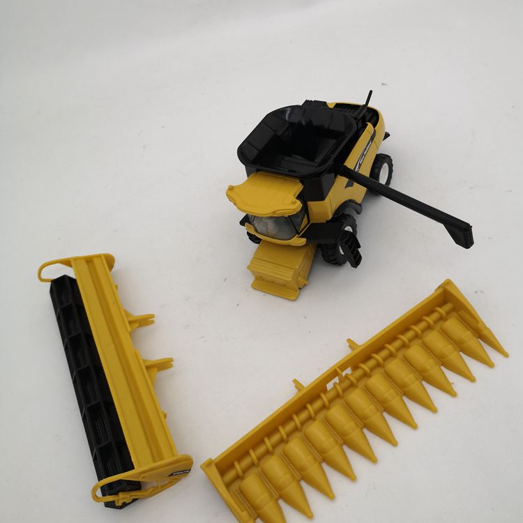 Diecast Alloy 1:64 Scale CR960 Agricultural Vehicle Harvester Model Engineering Truck Models Toy Collectible Gifts Display Show