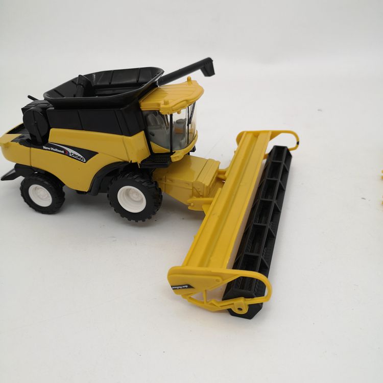 Diecast Alloy 1:64 Scale CR960 Agricultural Vehicle Harvester Model Engineering Truck Models Toy Collectible Gifts Display Show