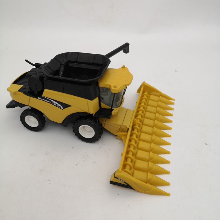 Diecast Alloy 1:64 Scale CR960 Agricultural Vehicle Harvester Model Engineering Truck Models Toy Collectible Gifts Display Show