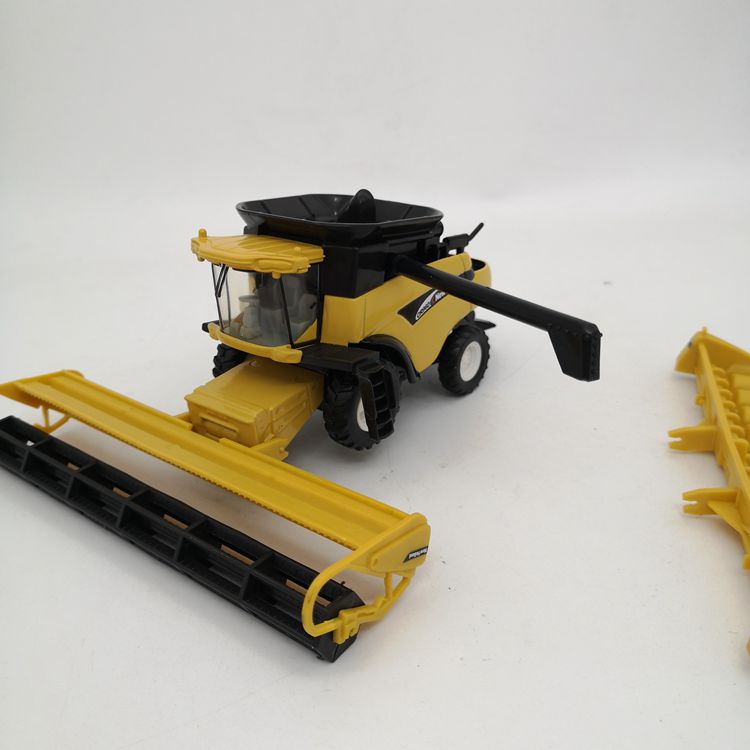 Diecast Alloy 1:64 Scale CR960 Agricultural Vehicle Harvester Model Engineering Truck Models Toy Collectible Gifts Display Show