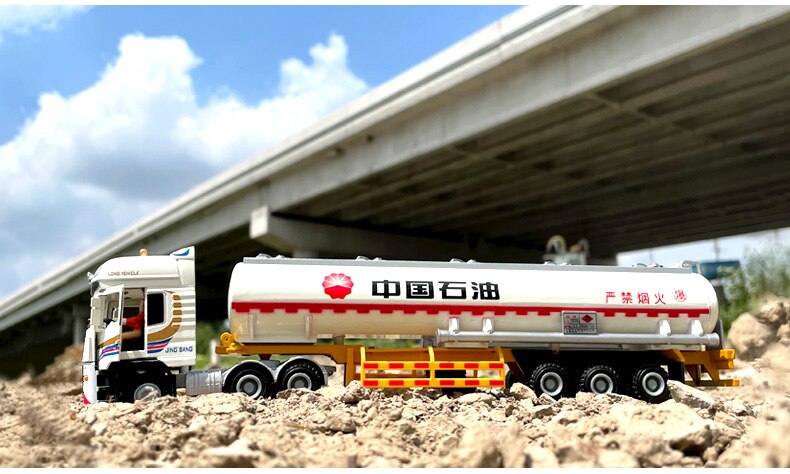 Die-cast 1:50 Scale Sinopec Transportation Engineering Vehicle Alloy Oil Tanker Semi-trailer Model Collection Display Toy Car Die-cast 1:50 Scale Sinopec Transportation Engineering Vehicle Alloy Oil Tanker Semi-trailer Model Collection Display Toy Car