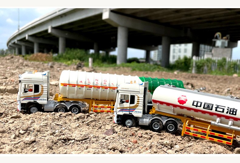 Die-cast 1:50 Scale Sinopec Transportation Engineering Vehicle Alloy Oil Tanker Semi-trailer Model Collection Display Toy Car Die-cast 1:50 Scale Sinopec Transportation Engineering Vehicle Alloy Oil Tanker Semi-trailer Model Collection Display Toy Car