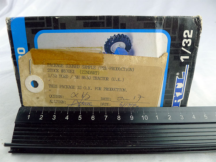 Holland 8630 1/32 Scale Alloy Simulation Tractor Agricultural Vehicle Construction Truck Model ERTL Gift Collection Decoration