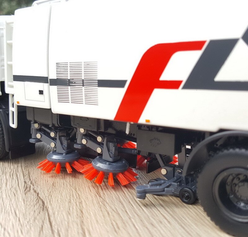 Dongfeng Fulongma Washer Sweeper 1:35 Scale Simulation Environment Sweeper Alloy Car Toy Artwork Die-cast Model Collection Gift Dongfeng Fulongma Washer Sweeper 1:35 Scale Simulation Environment Sweeper Alloy Car Toy Artwork Die-cast Model Collection Gift