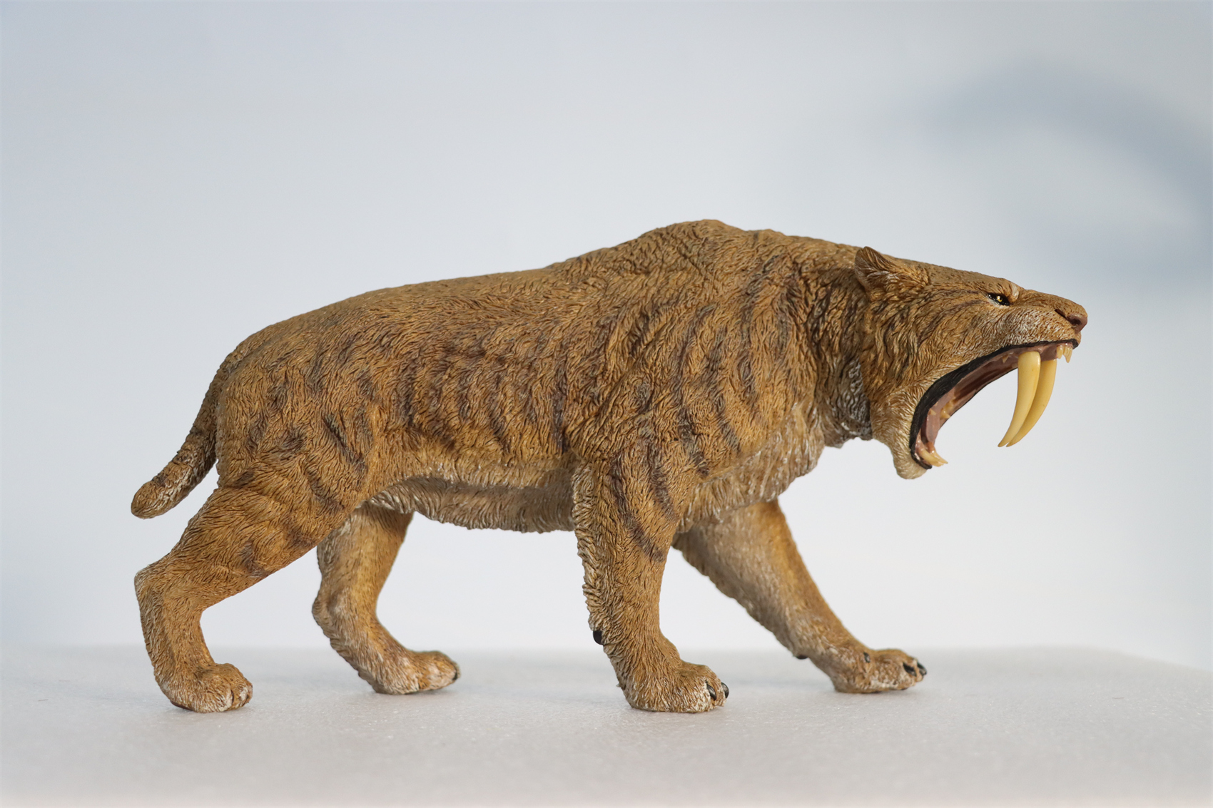 REBOR 1:11 Smilodon Populator Stray Cat Figure Ice Age Ver Plain Ver 2 Head Collector Toy Animal Model Christmas Decorations