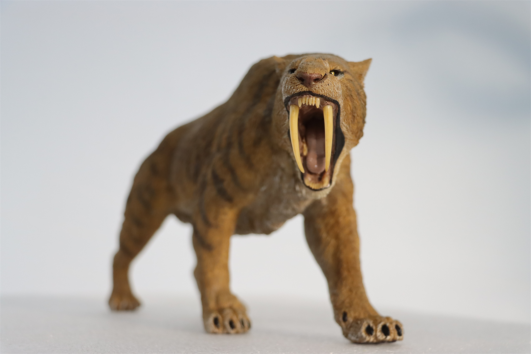 REBOR 1:11 Smilodon Populator Stray Cat Figure Ice Age Ver Plain Ver 2 Head Collector Toy Animal Model Christmas Decorations