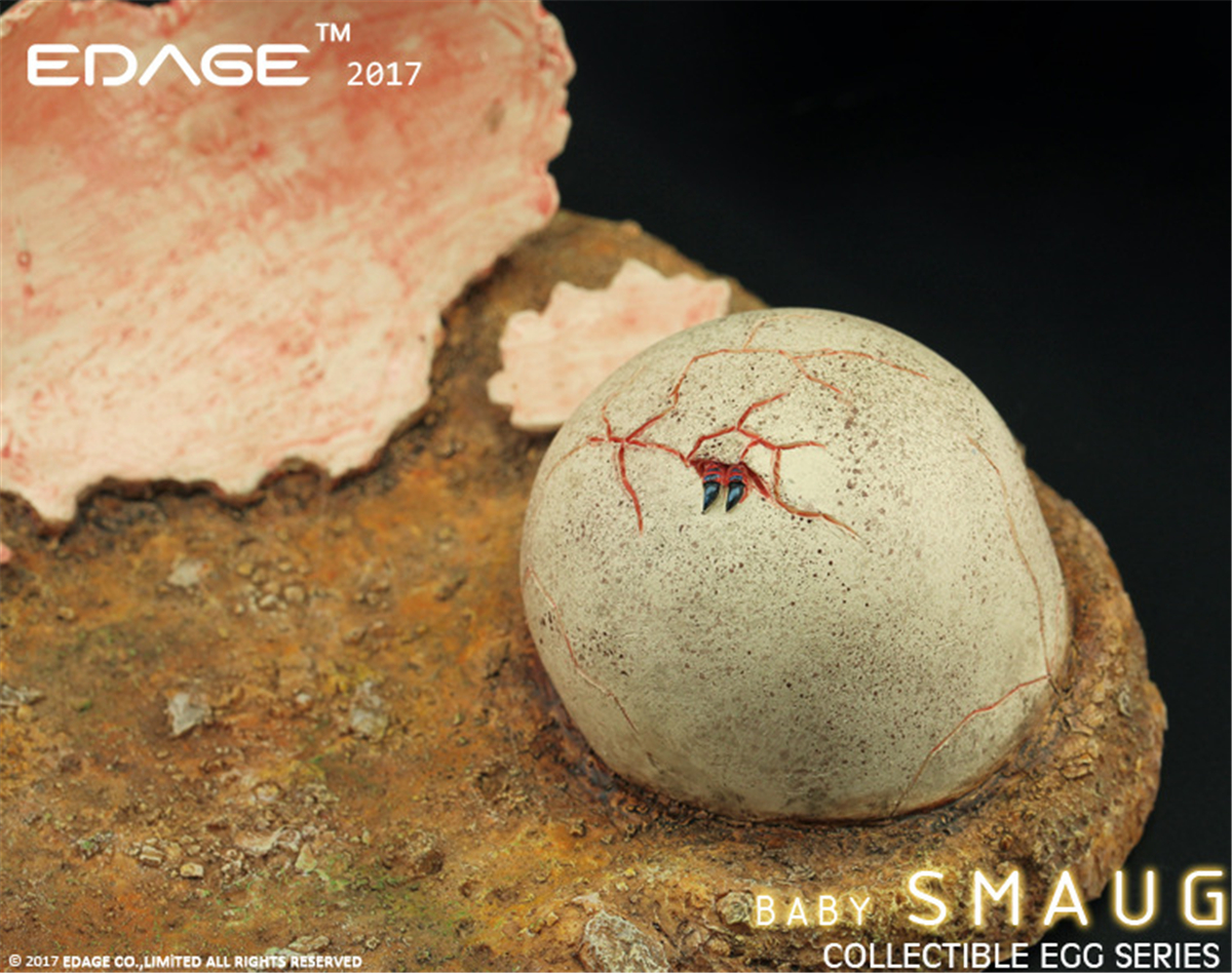 EDAGE Smaug Baby Egg Figure Komodo Dragon Dinosaur Model Base Decoration Toy Collector Gift