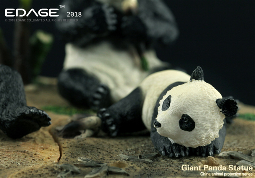 EDAGE Panda Family Eat Bamboo Scene Statue Ursidae Animal Figure Desktop Decoration Collector Toy Gift