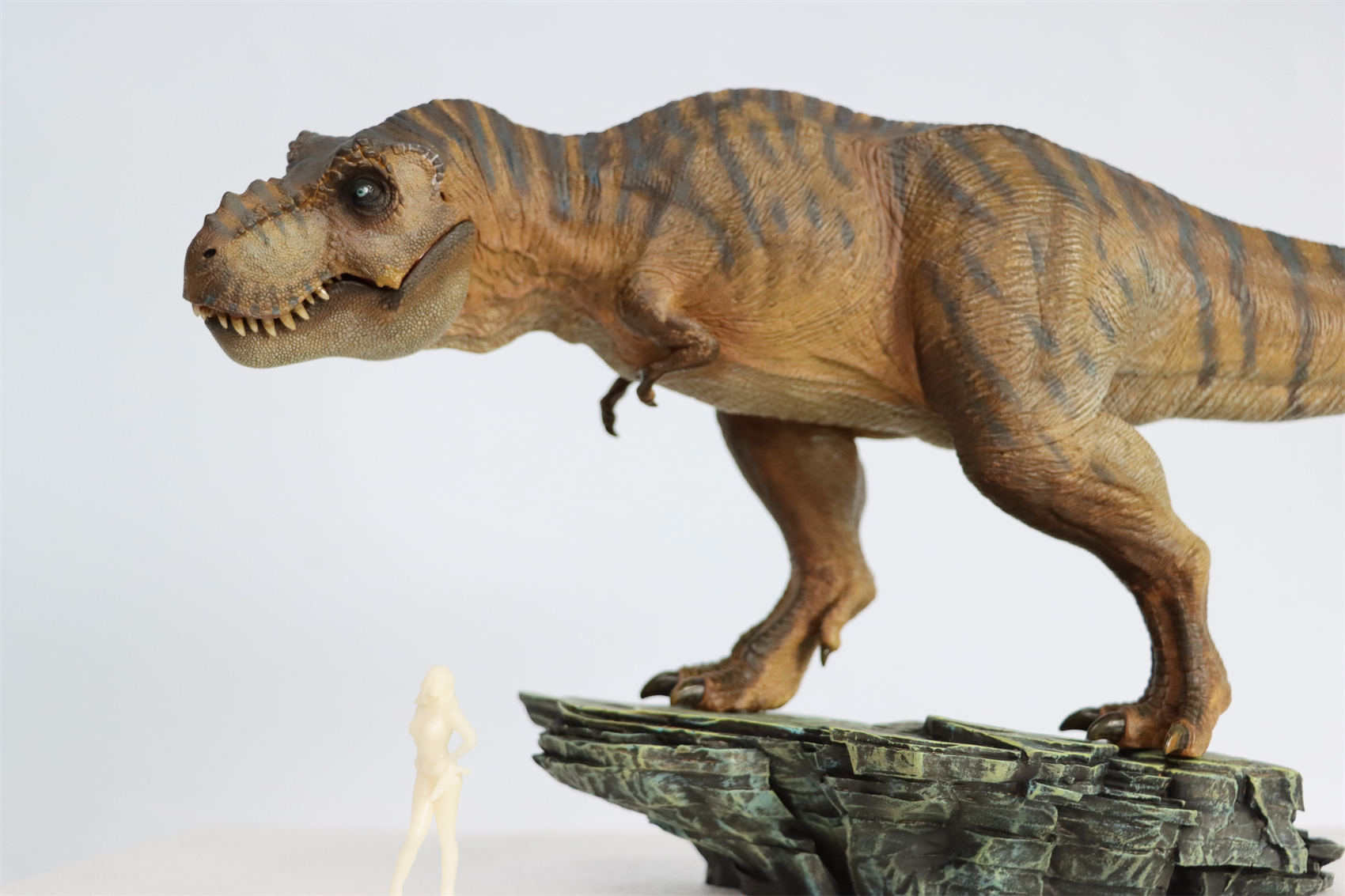 Nanmu 1:35 Tyrannosaurus Rex Deluxe Version The Once and Future King Obsidian Mountains T-Rex Dinosaur Toy Animal Model