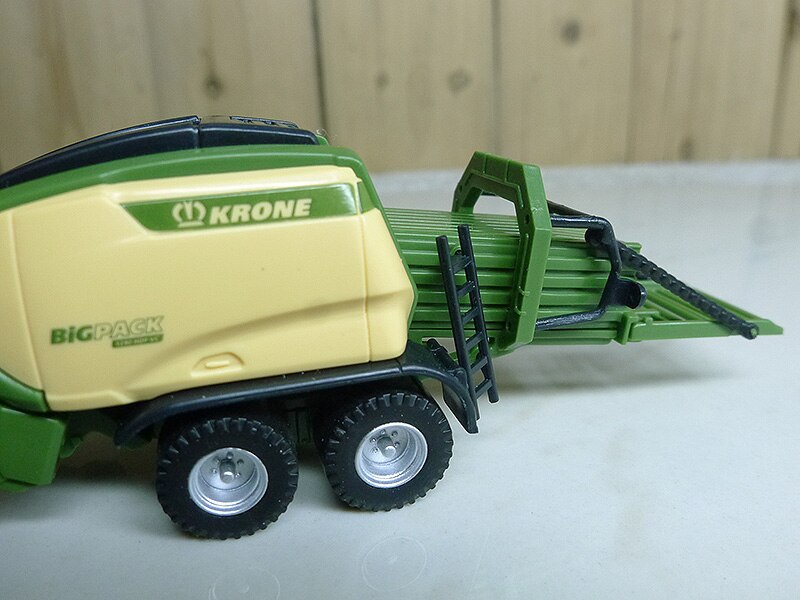 1/87 Scale for Krone Big Pack 1290 Hay baler Agricultural machinery Truck Diecast Alloy Metal Model Collection Toy 1/87 Scale for Krone Big Pack 1290 Hay baler Agricultural machinery Truck Diecast Alloy Metal Model Collection Toy