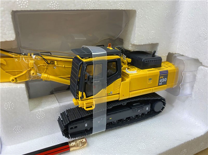 Diecast 1:50 Scale for KOMATSU PC450LC-8 Engineering Vehicle Alloy Demolition Pliers Excavator Model Metal Truck Collection Toy