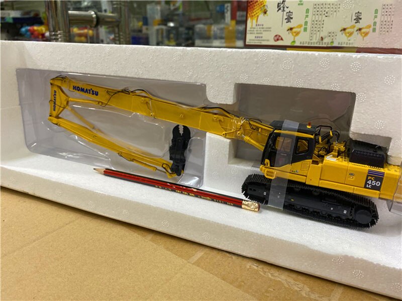 Diecast 1:50 Scale for KOMATSU PC450LC-8 Engineering Vehicle Alloy Demolition Pliers Excavator Model Metal Truck Collection Toy