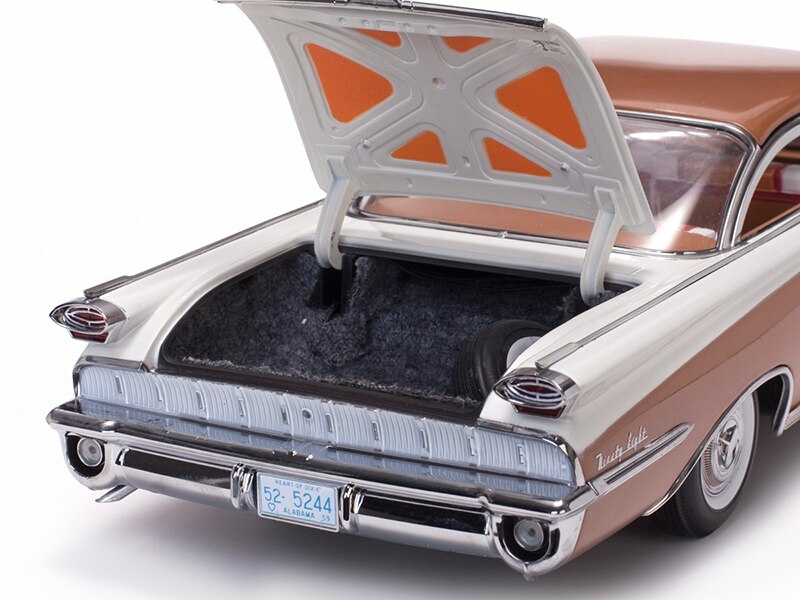 Diecast Alloy 1/18 Scale For 1959 Oldsmobile Hard Top Classic Replica Car Model Die-cast Toy For Collection