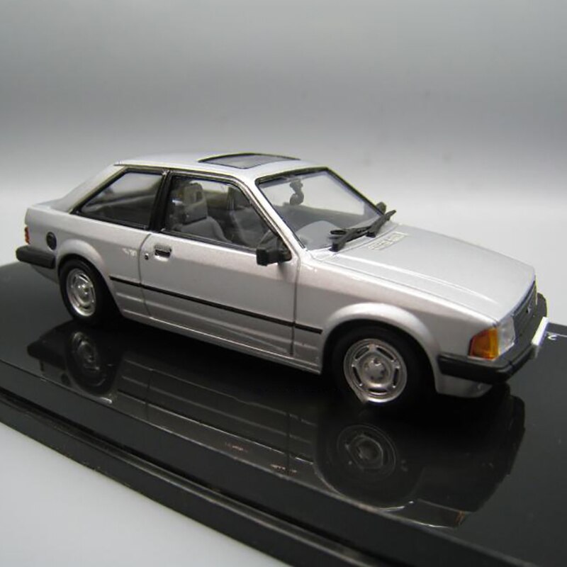 1:43 Scale Diecast Alloy Metal ESCORT MK3 GL Car Model Classic Metal Vehicle Model Toys Collection