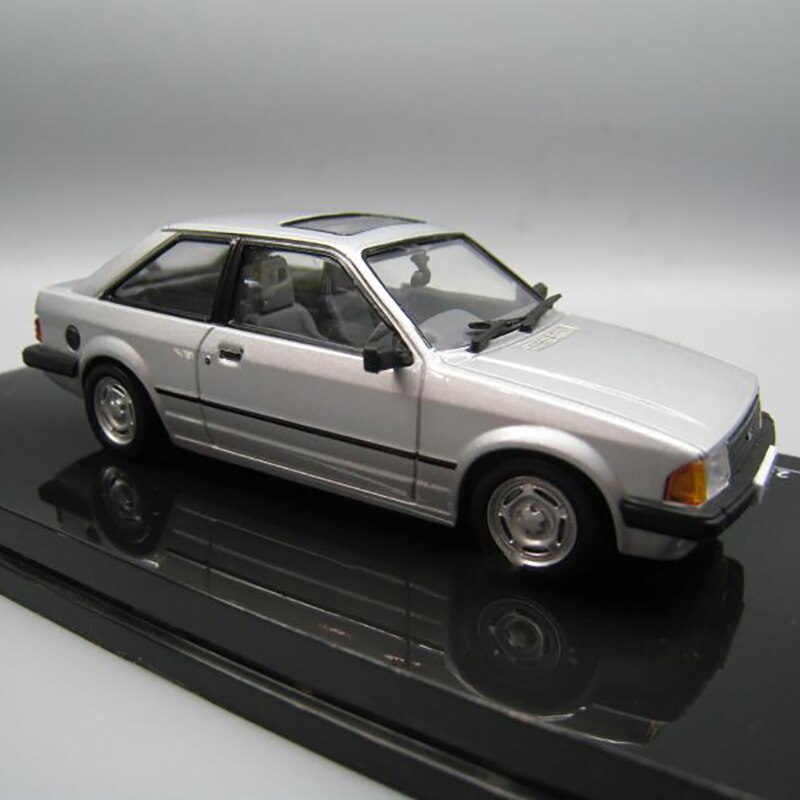 1:43 Scale Diecast Alloy Metal ESCORT MK3 GL Car Model Classic Metal Vehicle Model Toys Collection