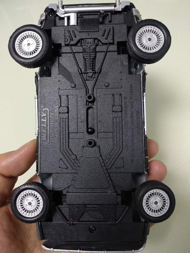 1/24 Scale Metal Alloy Car Diecast Model Part II Time Machine DMC-12 Model Toy Back to the Future Movie Fly Wheels Fold Version 1/24 Scale Metal Alloy Car Diecast Model Part II Time Machine DMC-12 Model Toy Back to the Future Movie Fly Wheels Fold Version