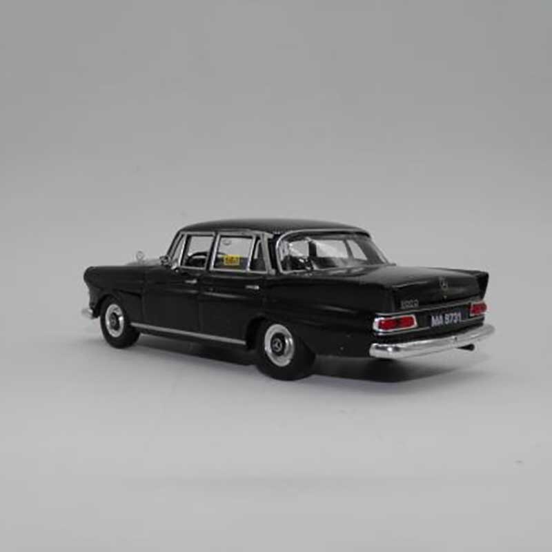 Diecast 1:43 Scale IST W110 220D Alloy metal Simulation Replica Car Model Decoration Adult Collection Display Gifts Souvenir