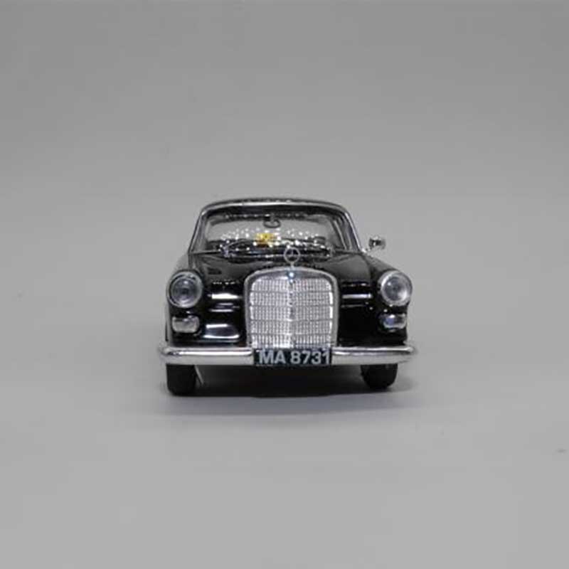 Diecast 1:43 Scale IST W110 220D Alloy metal Simulation Replica Car Model Decoration Adult Collection Display Gifts Souvenir