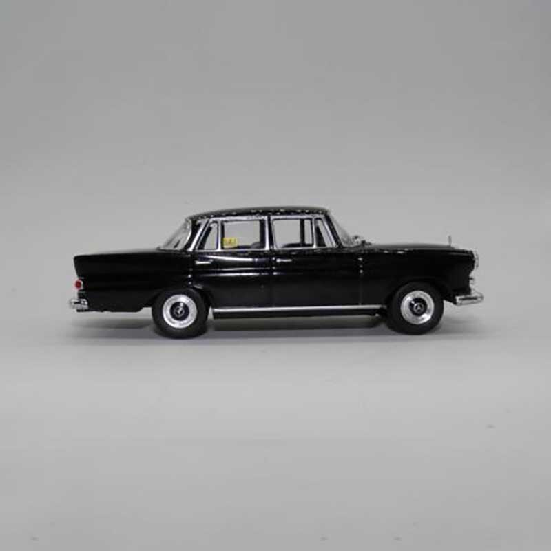 Diecast 1:43 Scale IST W110 220D Alloy metal Simulation Replica Car Model Decoration Adult Collection Display Gifts Souvenir
