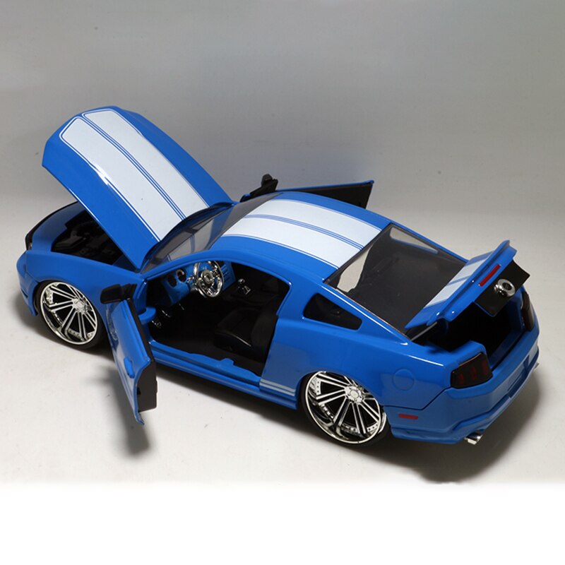 1:24 Scale Metal Alloy Classic Car Diecast Model Mustang GT Model Toy For Collection 1:24 Scale Metal Alloy Classic Car Diecast Model Mustang GT Model Toy For Collection