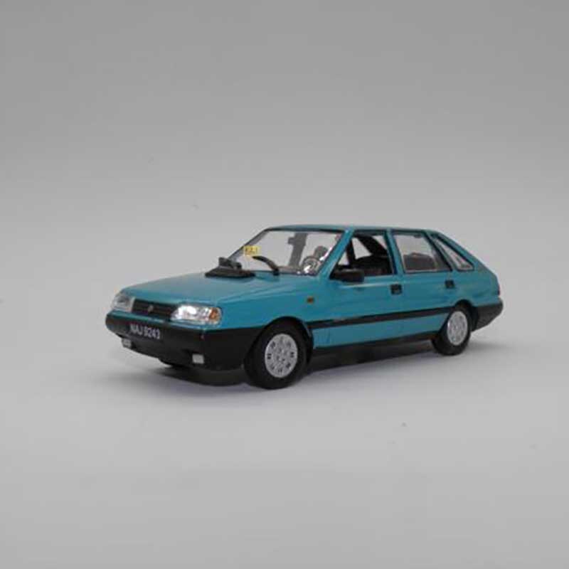Diecast 1:43 Scale IST Polonez Caro Alloy metal Simulation Replica Car Model Decoration Adult Collection Display Gifts Souvenir