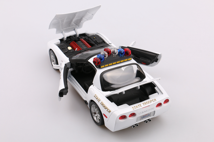 1:18 Diecast Alloy Corvette Z06 Police Sports Car Model Simulation Retro Collection Metal Vehicle Toy Traffic Artwork for Fans