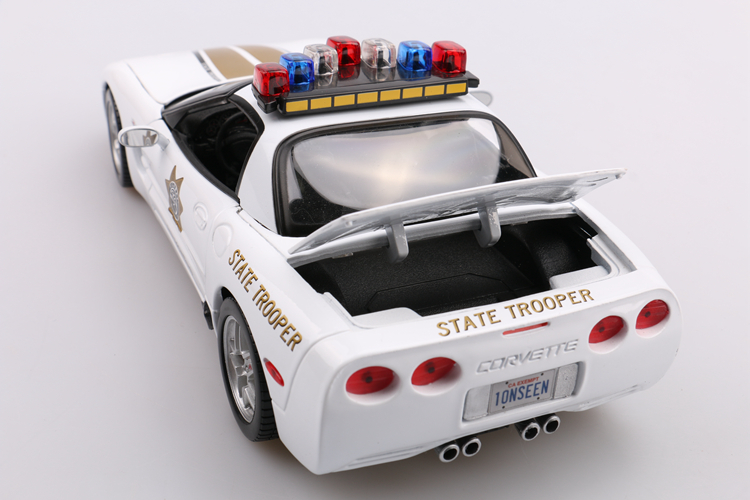 1:18 Diecast Alloy Corvette Z06 Police Sports Car Model Simulation Retro Collection Metal Vehicle Toy Traffic Artwork for Fans