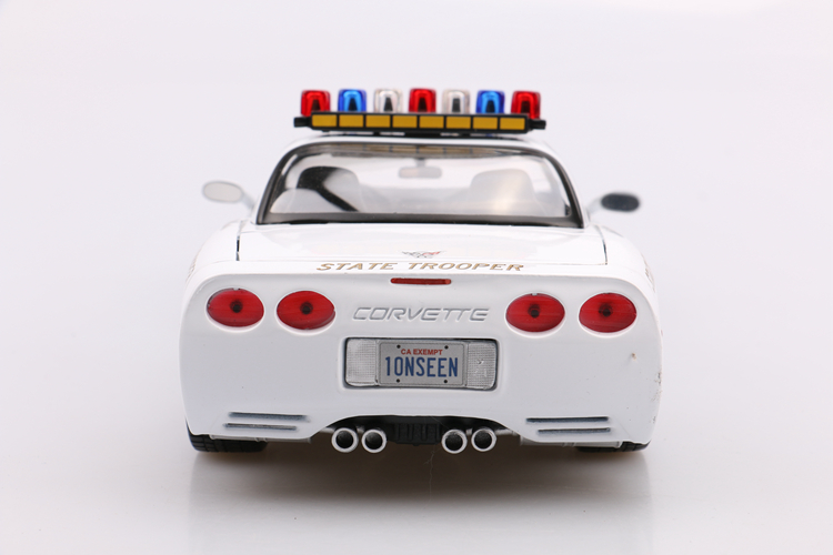 1:18 Diecast Alloy Corvette Z06 Police Sports Car Model Simulation Retro Collection Metal Vehicle Toy Traffic Artwork for Fans