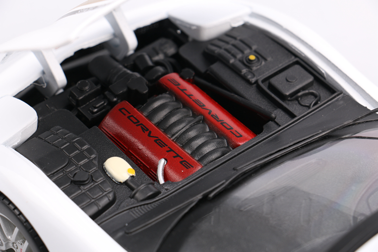 1:18 Diecast Alloy Corvette Z06 Police Sports Car Model Simulation Retro Collection Metal Vehicle Toy Traffic Artwork for Fans