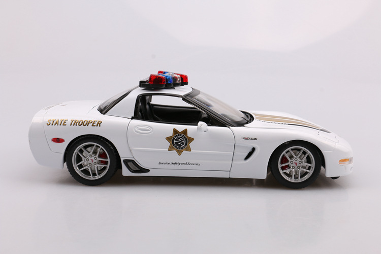 1:18 Diecast Alloy Corvette Z06 Police Sports Car Model Simulation Retro Collection Metal Vehicle Toy Traffic Artwork for Fans