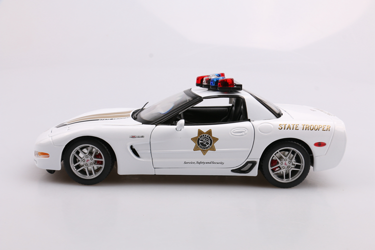 1:18 Diecast Alloy Corvette Z06 Police Sports Car Model Simulation Retro Collection Metal Vehicle Toy Traffic Artwork for Fans