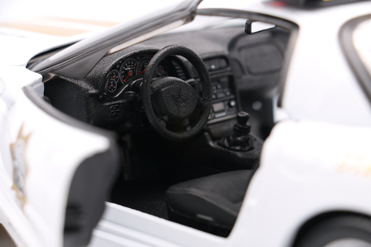 1:18 Diecast Alloy Corvette Z06 Police Sports Car Model Simulation Retro Collection Metal Vehicle Toy Traffic Artwork for Fans