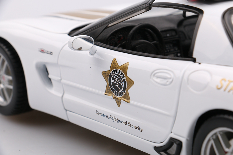 1:18 Diecast Alloy Corvette Z06 Police Sports Car Model Simulation Retro Collection Metal Vehicle Toy Traffic Artwork for Fans