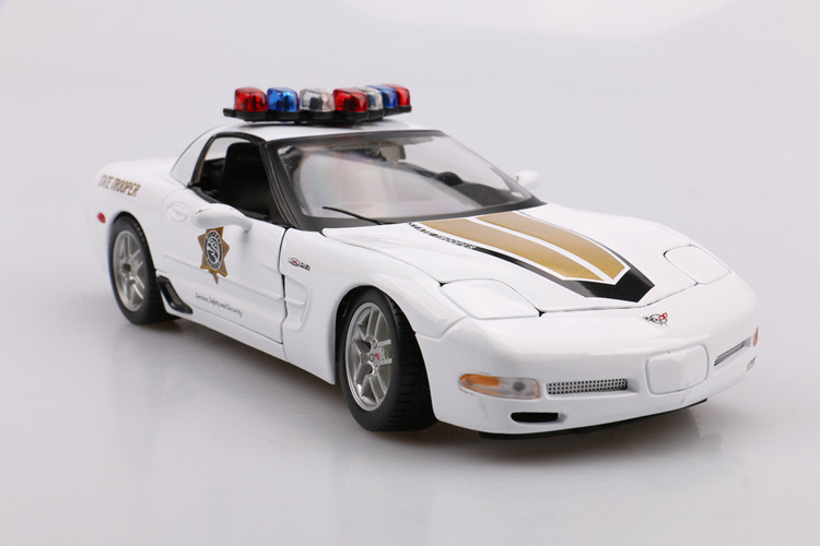 1:18 Diecast Alloy Corvette Z06 Police Sports Car Model Simulation Retro Collection Metal Vehicle Toy Traffic Artwork for Fans