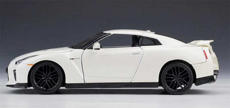 Car Model Toy 1:24 Scale Metal Alloy Classic Car Diecast alloy Model GTR Collection for Kids
