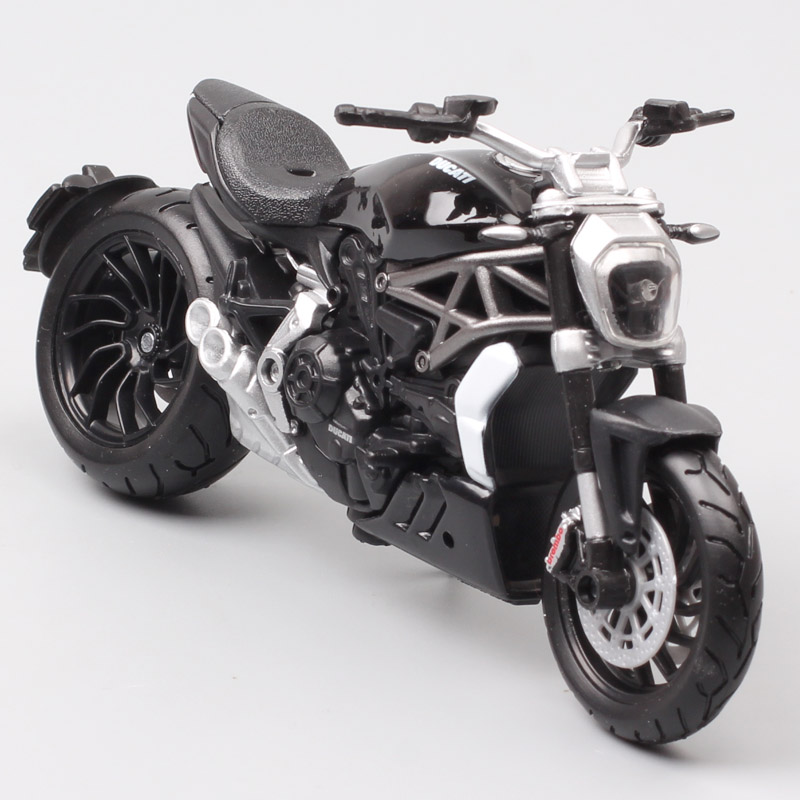 1/18 scale bburago 2016 Ducati Xdiavel S Cruiser Motorcycle diavel bike Diecast model toys miniature racing kids for collection