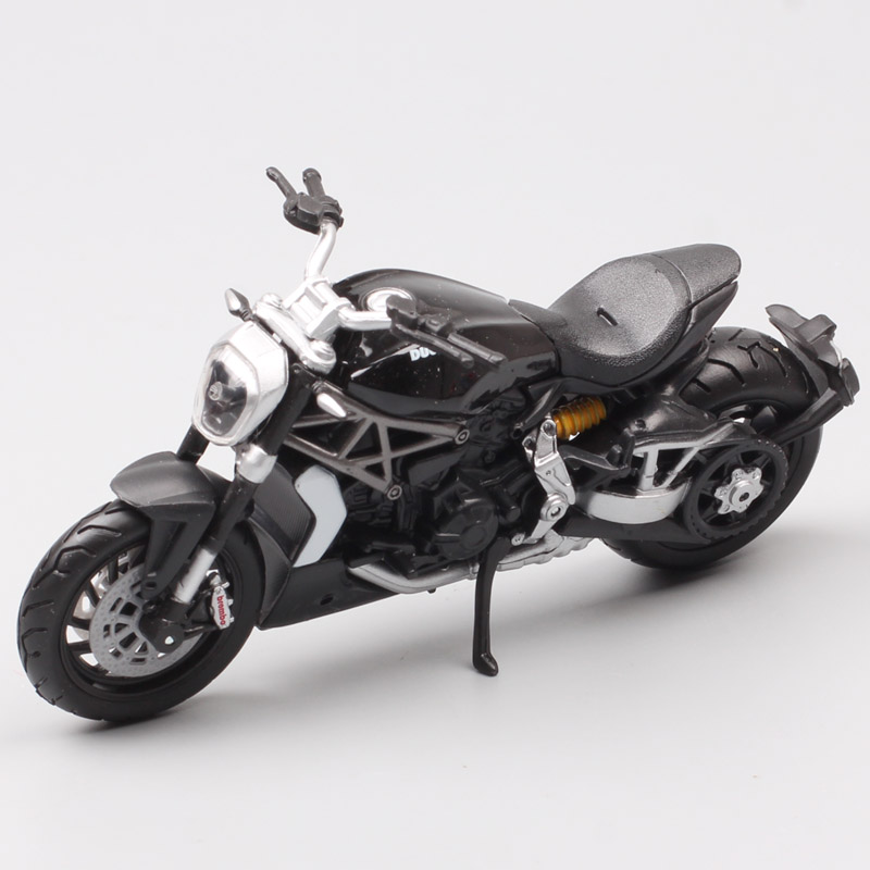 1/18 scale bburago 2016 Ducati Xdiavel S Cruiser Motorcycle diavel bike Diecast model toys miniature racing kids for collection