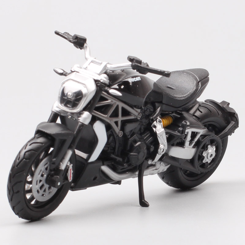 1/18 scale bburago 2016 Ducati Xdiavel S Cruiser Motorcycle diavel bike Diecast model toys miniature racing kids for collection